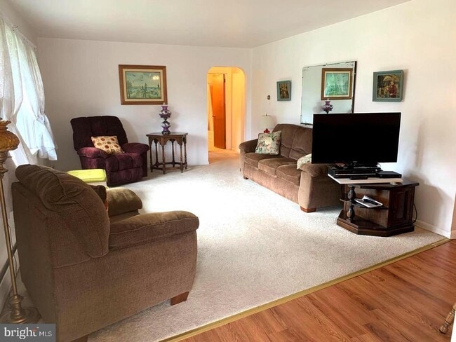 Foto del edificio - 1519 Cherry Ln