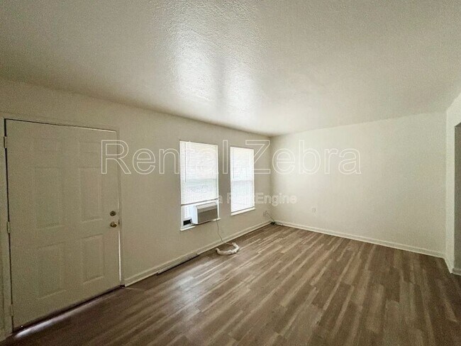 Foto del edificio - 641 M St