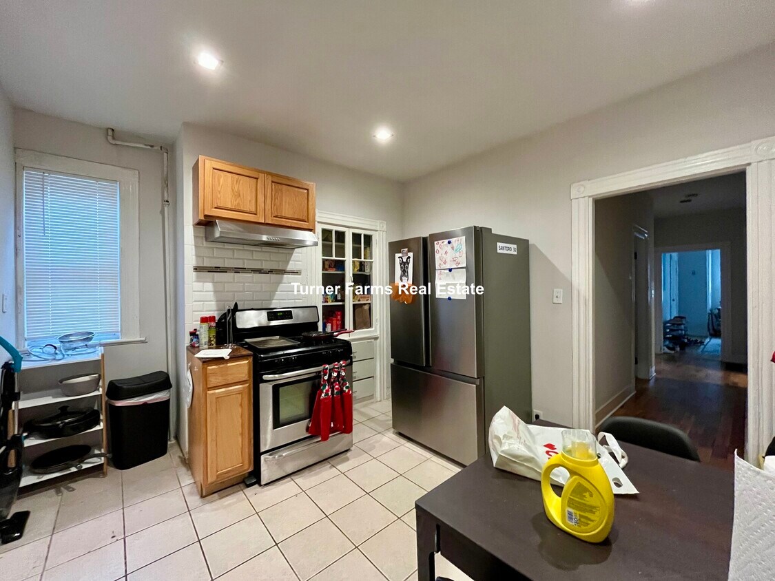 Primary Photo - 14 Batchelder St