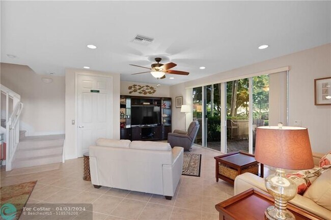 Foto del edificio - 4080 W Palm Aire Dr
