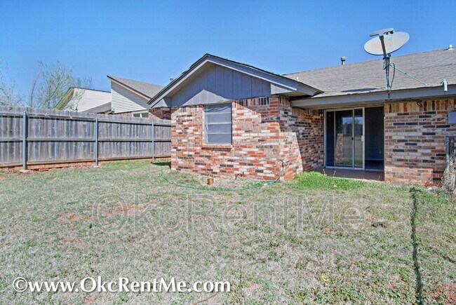Building Photo - 7010 Woodlake Dr