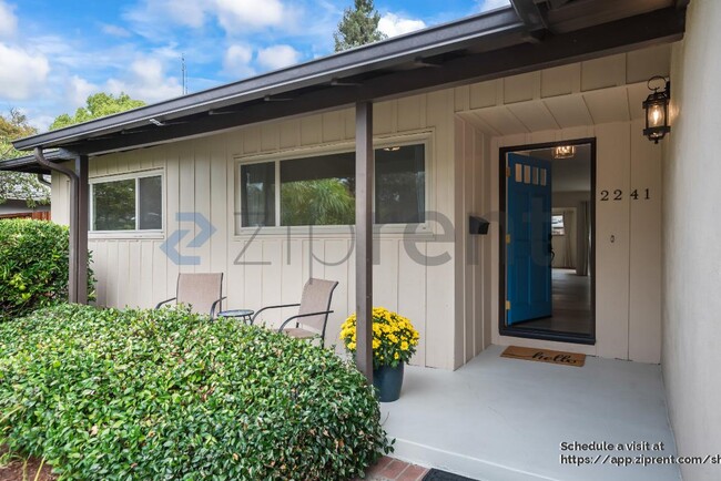 Building Photo - 2241 Santa Ana St