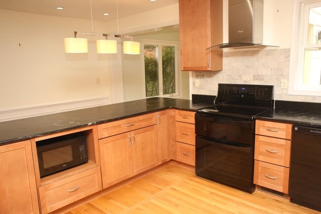Building Photo - Stunning Home Available This Summer