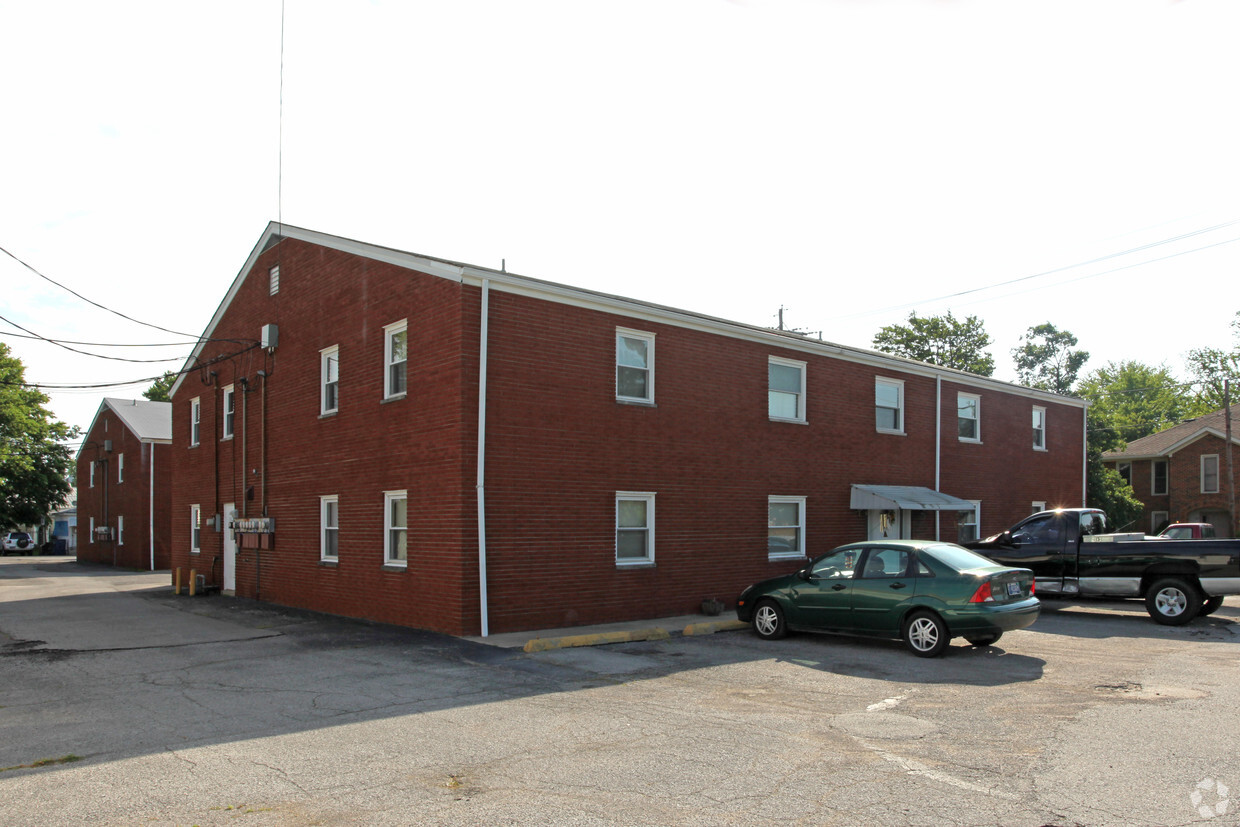 Building Photo - Silver Creek Apartments