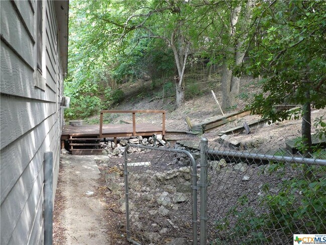 Foto del edificio - 127 Forest Glen Ln