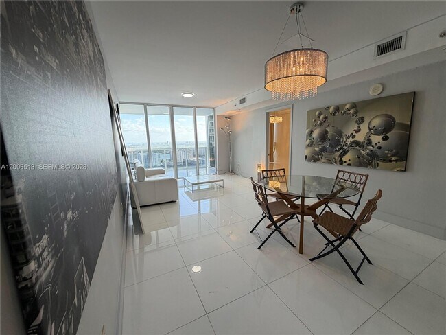 Foto del edificio - 18201 Collins Ave
