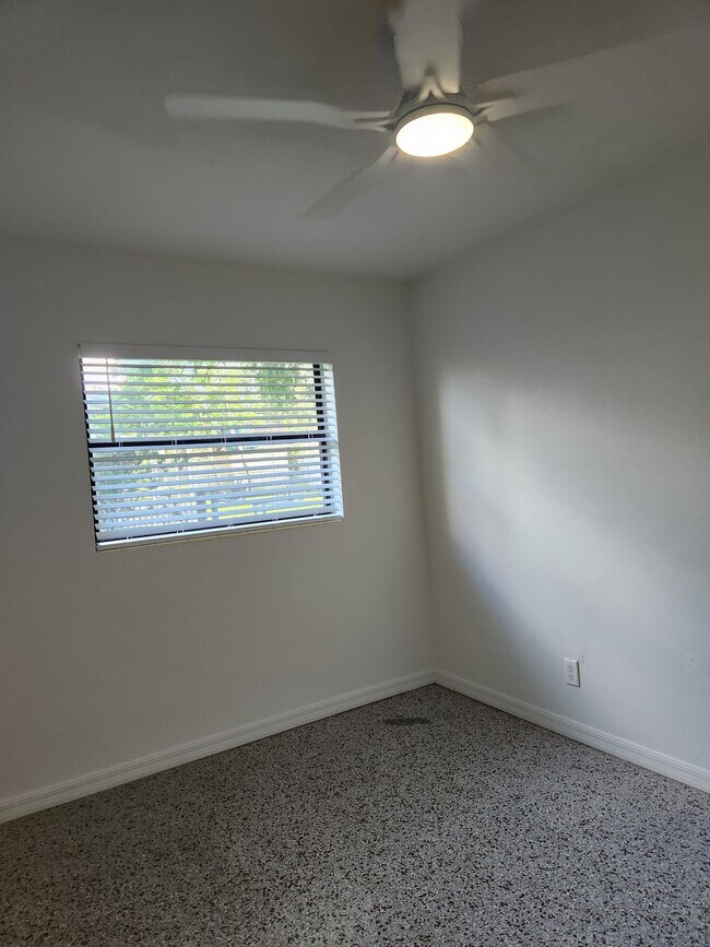 Foto del edificio - 1005 N Bracewell Dr
