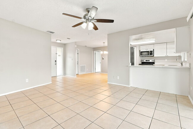 Building Photo - 948 16th Ln