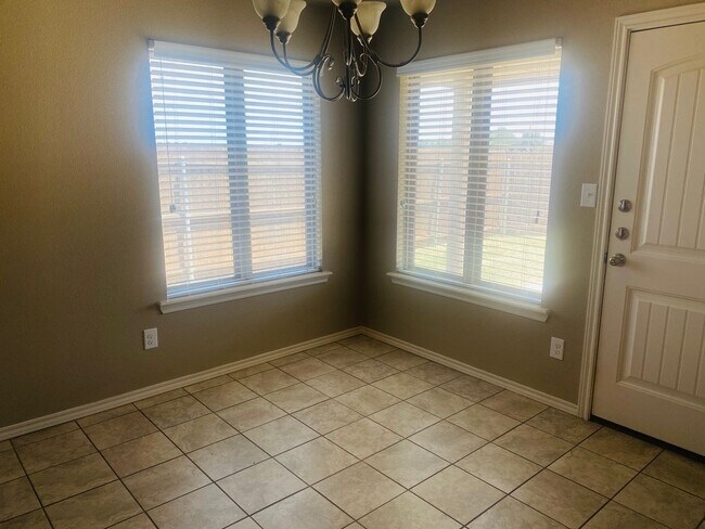 Foto del edificio - 4 bedroom 2 bath 2 car garage - Frenship ISD
