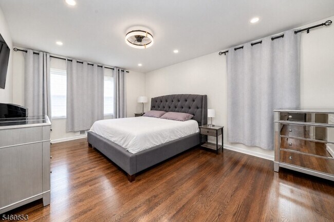 Foto del edificio - 801 Mountain Ave