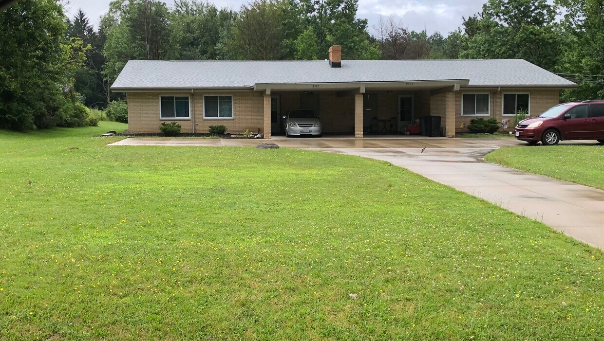 8627 Akins Rd, North Royalton, OH 44133 Townhome Rentals in North