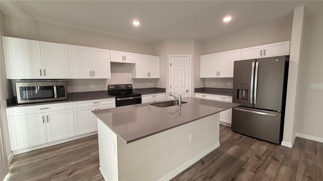 Foto del edificio - 1572 Ellesmere Ave