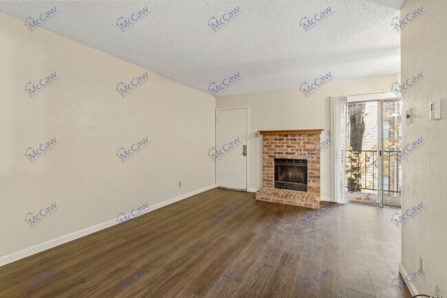 Foto del edificio - Modern 1/1 Condo on Royal Ln! **INCENTIVE**