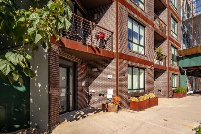 Building Photo - 735 Bergen St