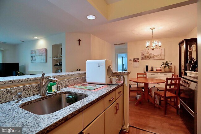 Building Photo - 7713 Lafayette Forest Dr
