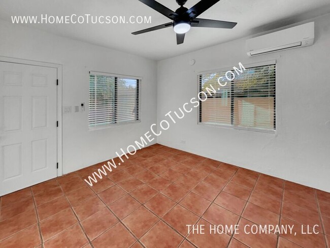 Foto del edificio - Charming 1-Bedroom Home Near UofA – Modern...