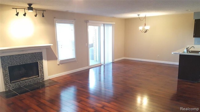 Building Photo - 4884 Harbor Point Dr