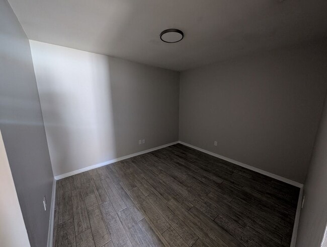 Building Photo - Beautifully Remodeled 2 Bed, 1.5 Bath Dupl...