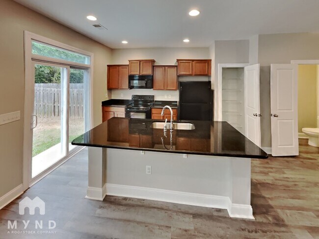 Foto del edificio - 130 Bonhomme Cir