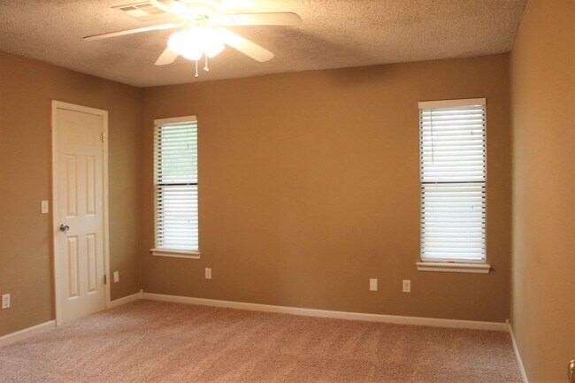 Foto del edificio - 814 Hawthorne Pl