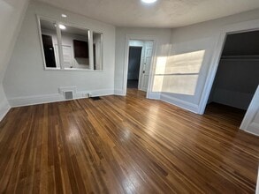 Building Photo - 1237 Maple Ave