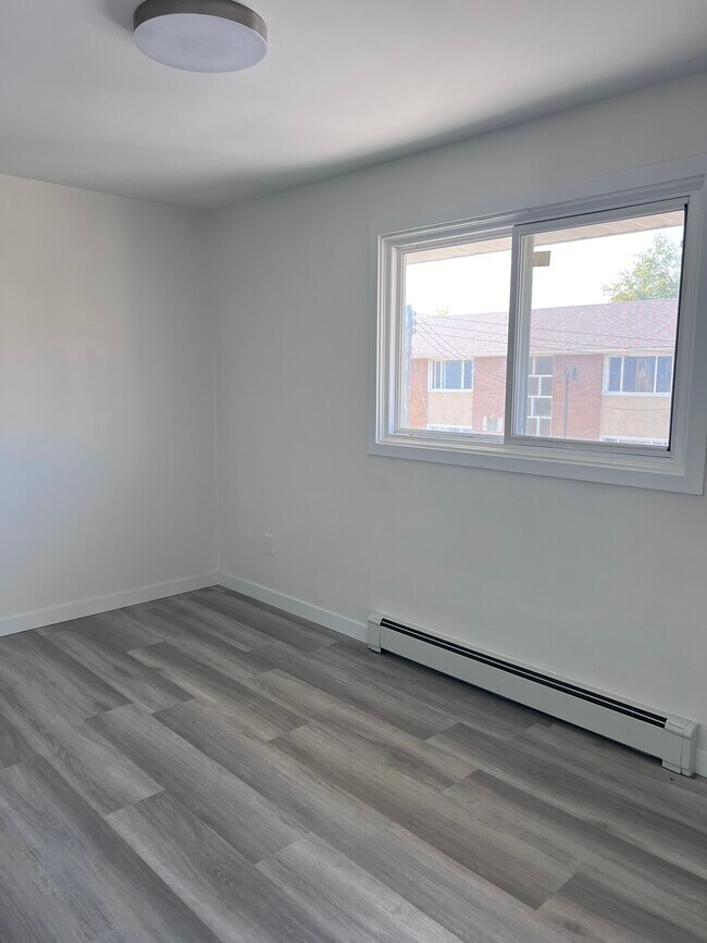 Building Photo - 150 Heiman St