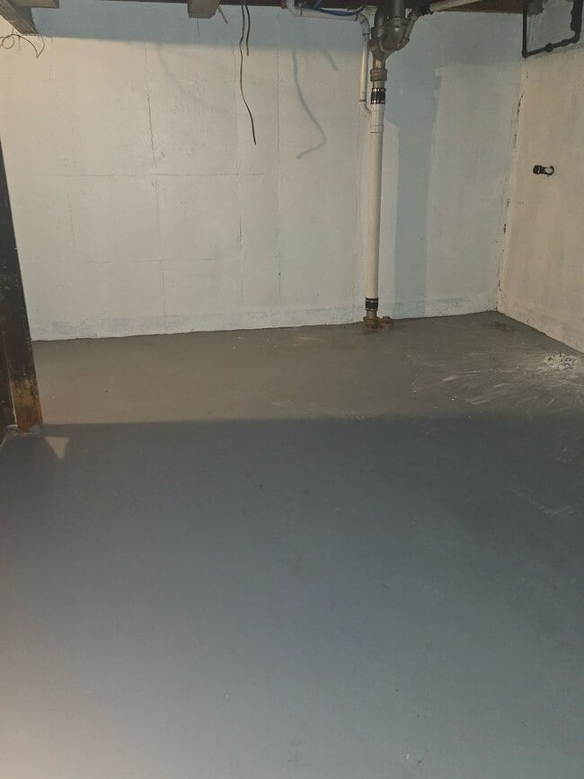 Building Photo - 15820 Southfield- 2 Bedroom, 1 Bath