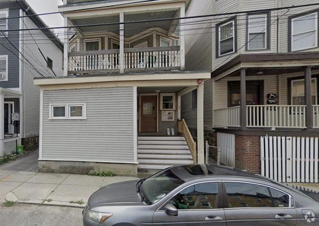 Building Photo - 99 Calumet St
