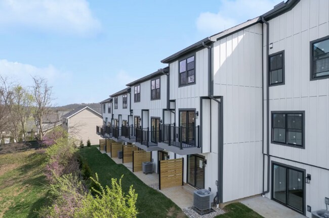 Foto del edificio - 4486 Butterfield Pl