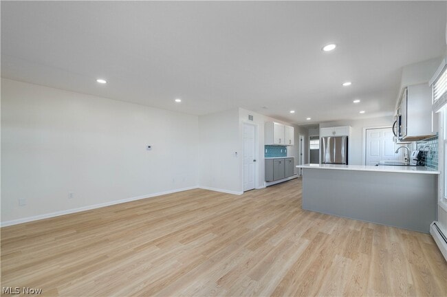 Building Photo - 3844 Edgewater Dr