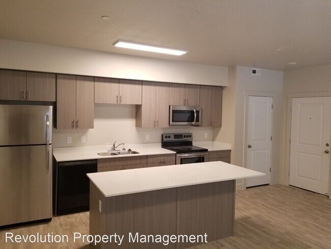 Building Photo - 154 E 700 S