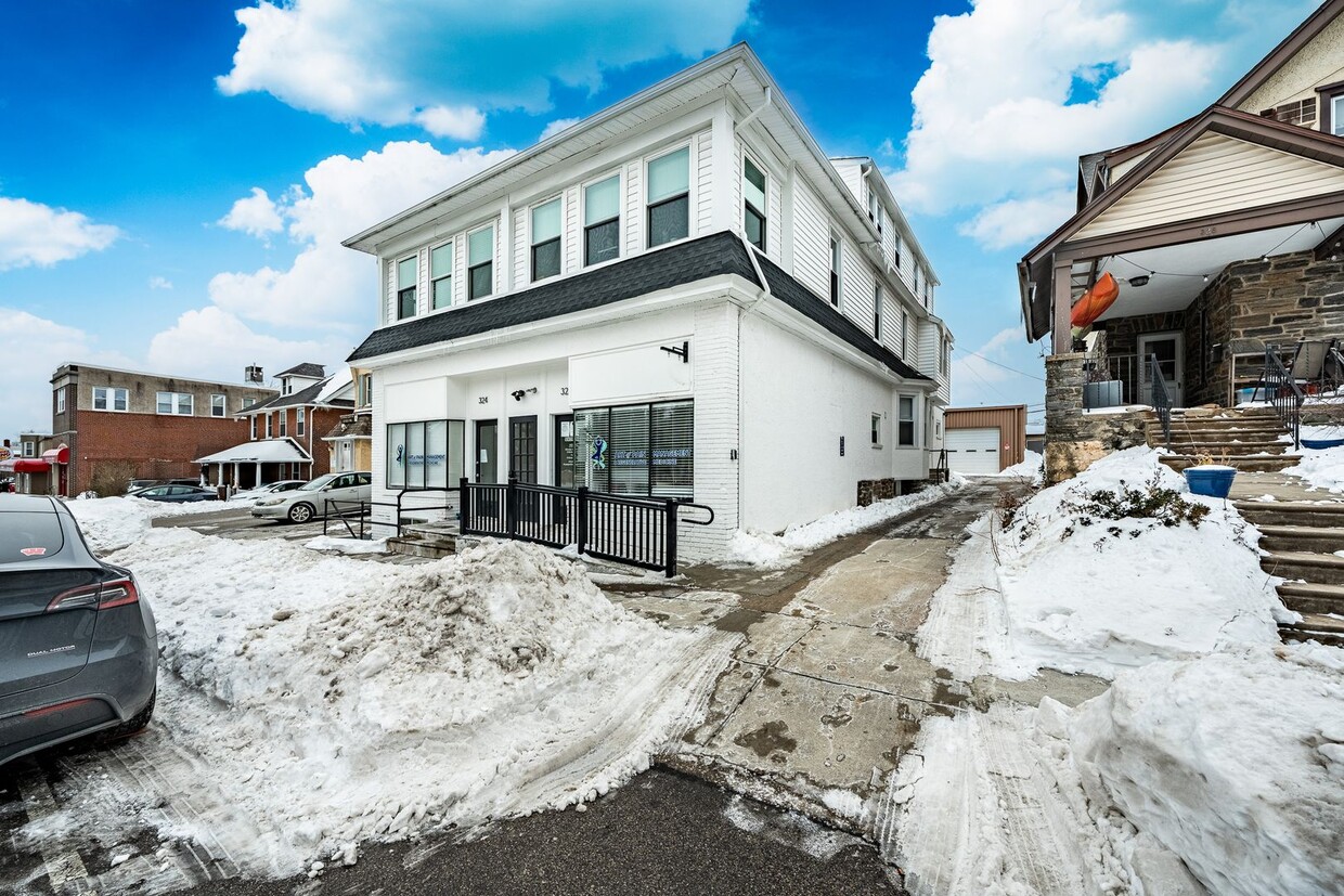 324-326 Darby Rd-1R - 324-326 Darby Rd-1R