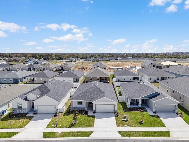 Foto del edificio - 1460 Fleur Dr