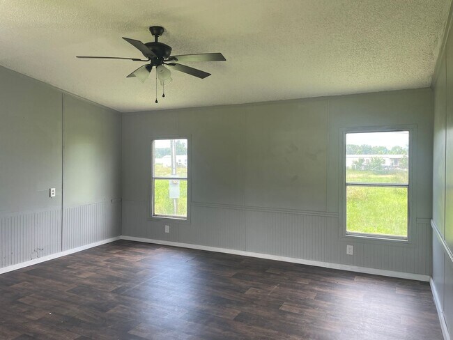 Building Photo - 3 BR 2 Bath 1,280 sq ft singlewide mobile ...
