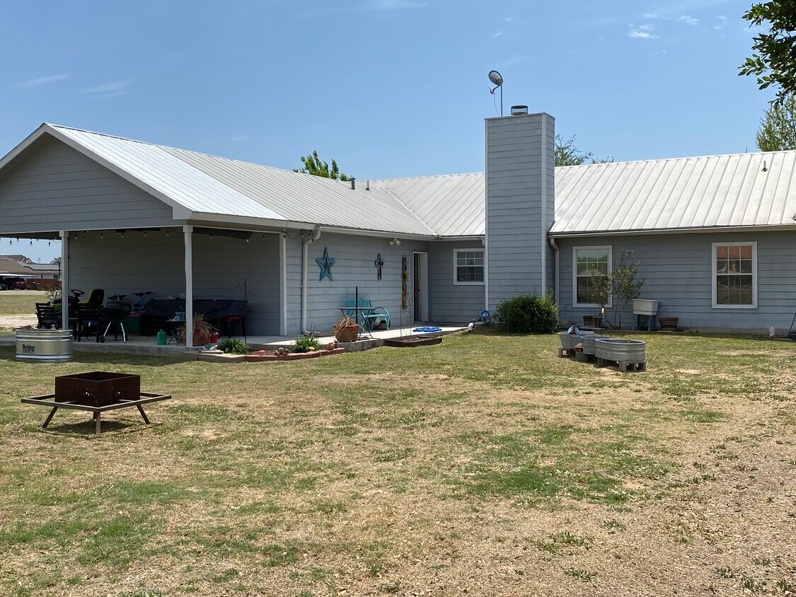 45 Rock Dove Dr, Lytle, TX 78052 House Rental in Lytle, TX