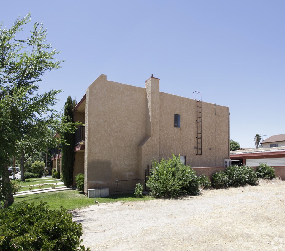 Building Photo - 437 E Avenue Q7