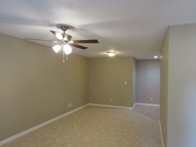 Building Photo - 255 Garden Cir