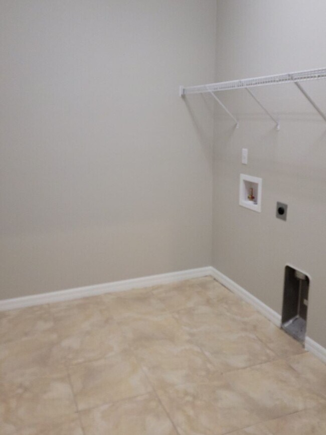 Building Photo - Make This Apopka Beauty Your Home