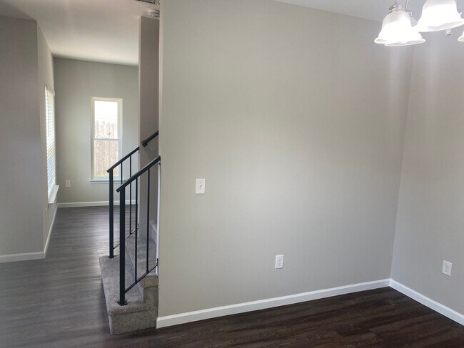 Foto del edificio - Beautiful 3 bedroom 2.5 bathroom home in C...