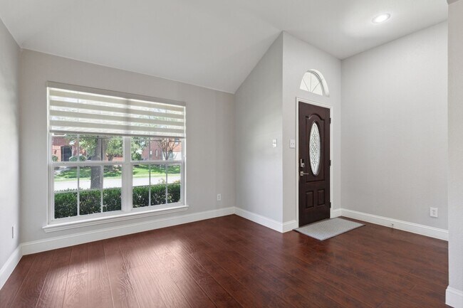 Foto del edificio - 8002 Wilmington Dr