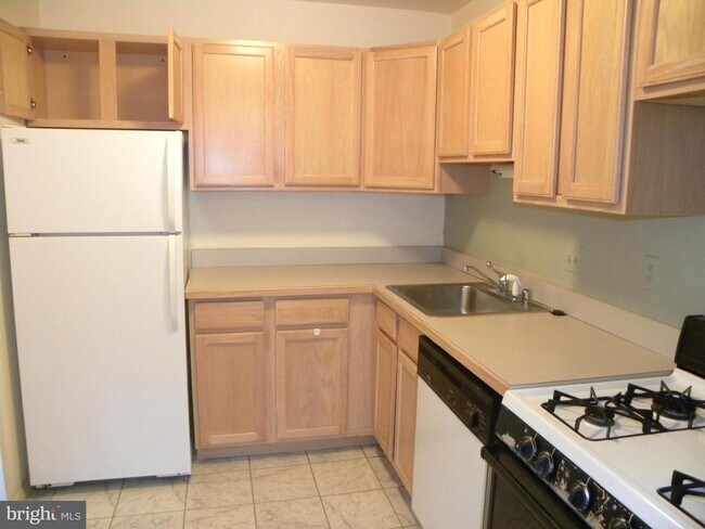 Building Photo - 125L Clubhouse Dr SW
