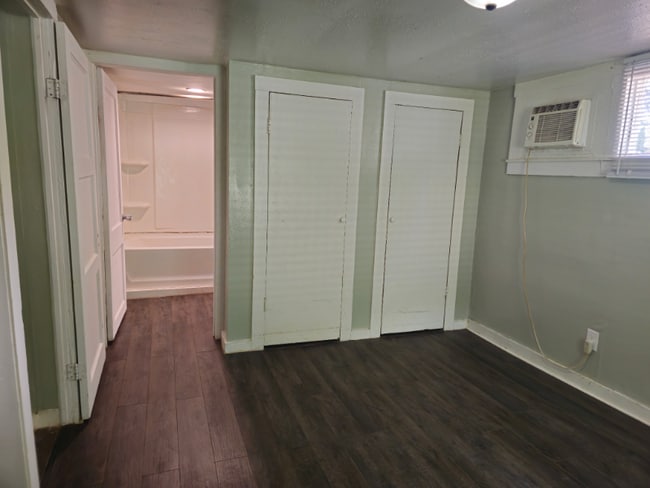 Building Photo - 608 Price St