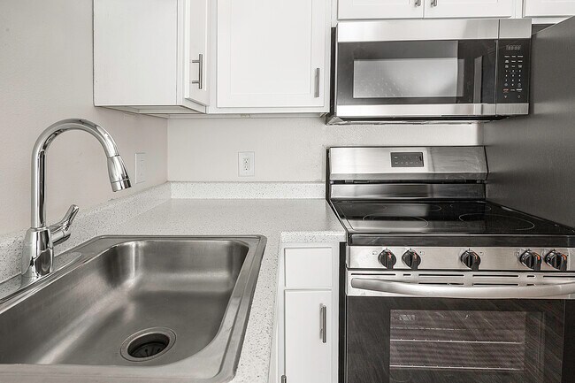 Foto del edificio - Silver Pines Senior Community