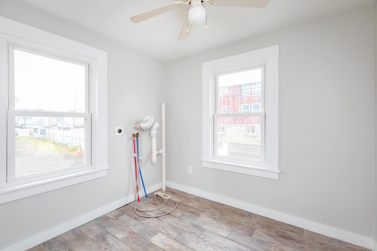 Primary Photo - 140 Ashworth Ave