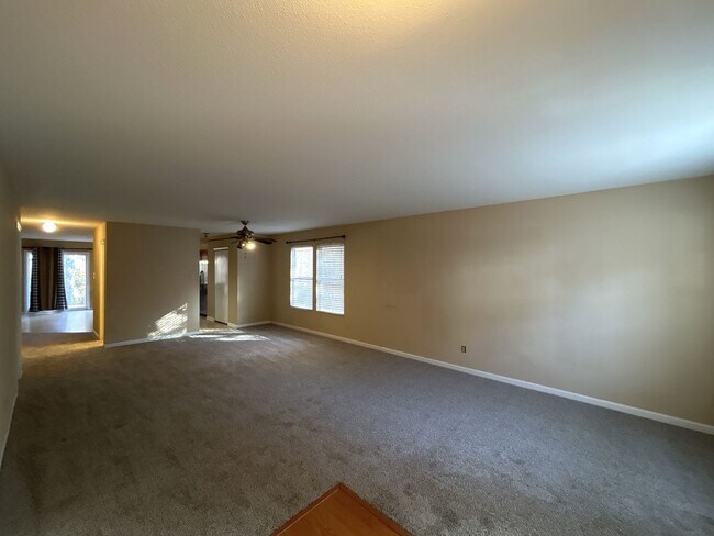 Building Photo - Must See 4 bedroom house!