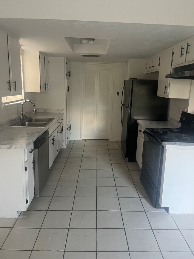 Foto del edificio - 7015 Maple Fox Dr