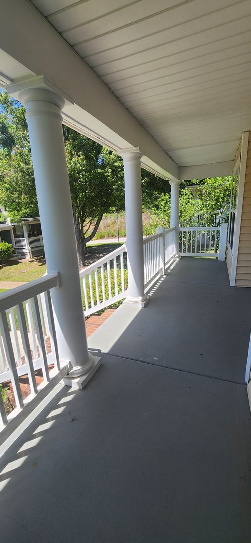 Building Photo - 4 Bedroom - Less than 2 miles from Swamp R...