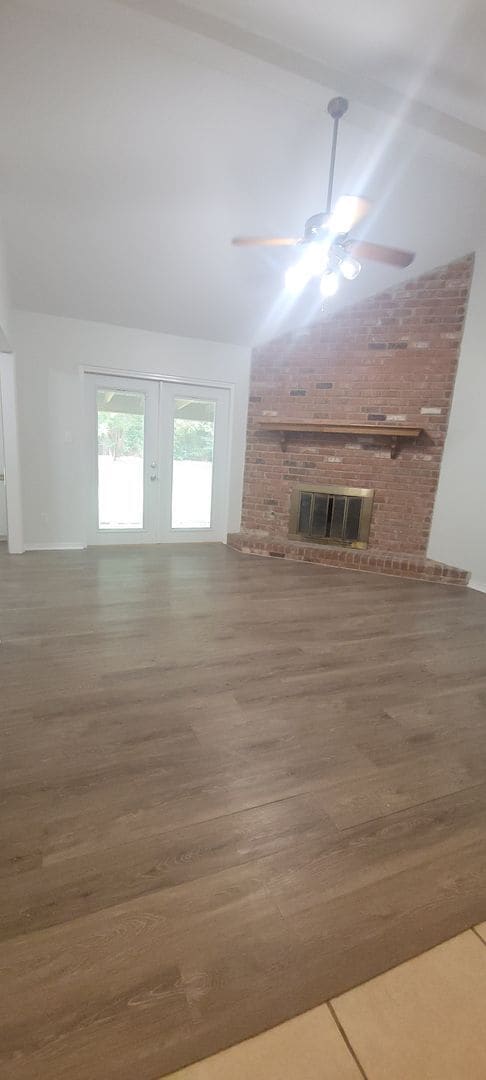 Foto del edificio - Beautiful 3 bedroom/2 bath with fireplace and huge covered back patio!