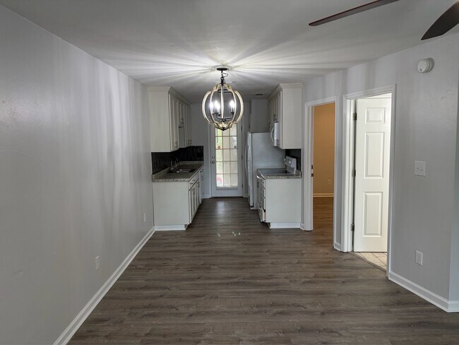 Foto del edificio - 2052 Darnell Cir