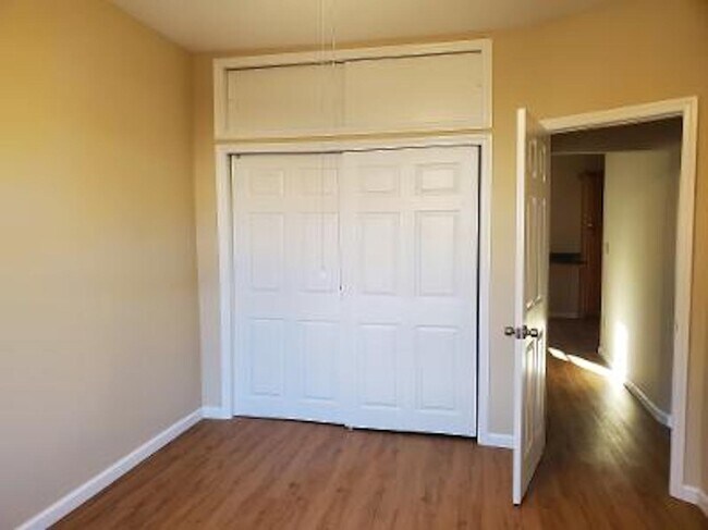 Building Photo - 2725 Ford St